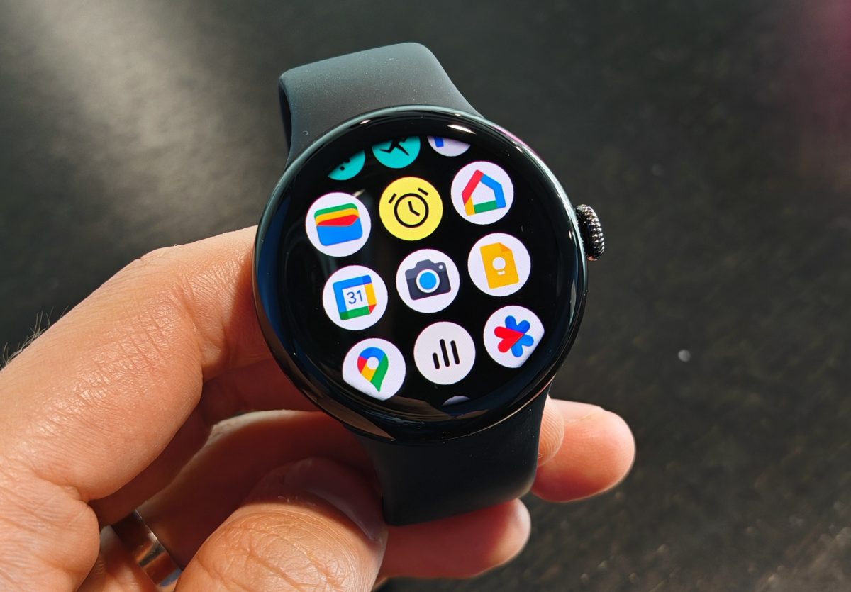 Kuvassa Google Pixel Watch 3.