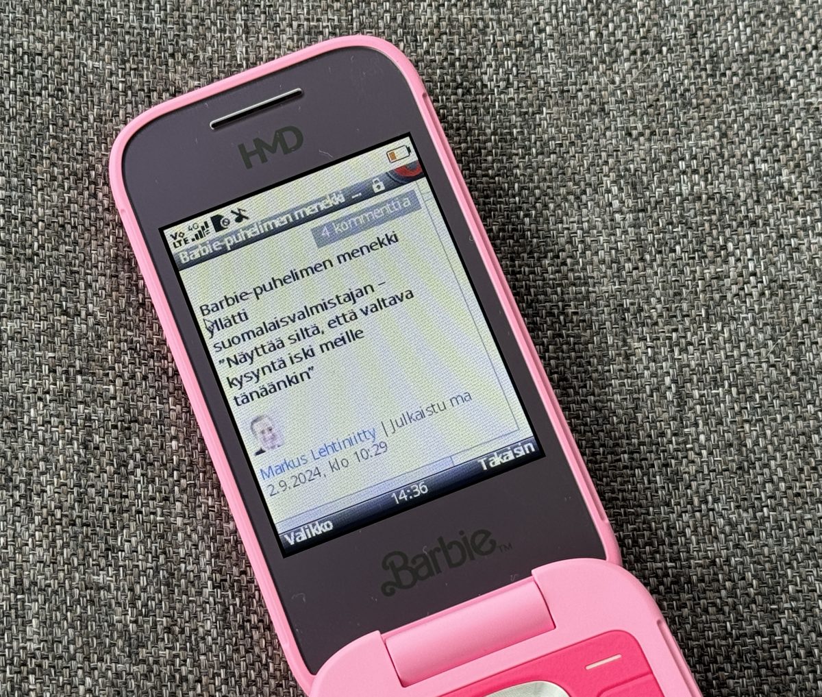 HMD Barbie Phone sisältää Opera Mini -verkkoselaimen. Pieni näyttö sopii huonosti yhteen modernien verkkosivujen kanssa.