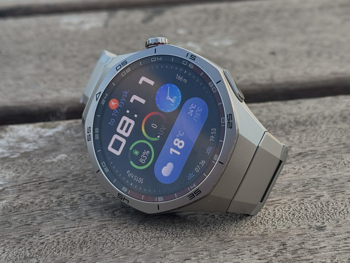 Huawei Watch GT 5 Prossa on 1,43 tuuman AMOLED-näyttö 466x466 pikselillä.