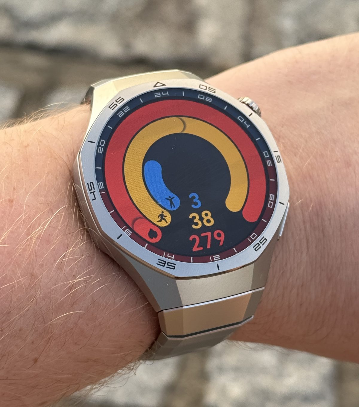 Aktiivisuusrenkaat Huawei Watch GT 5 Prossa.