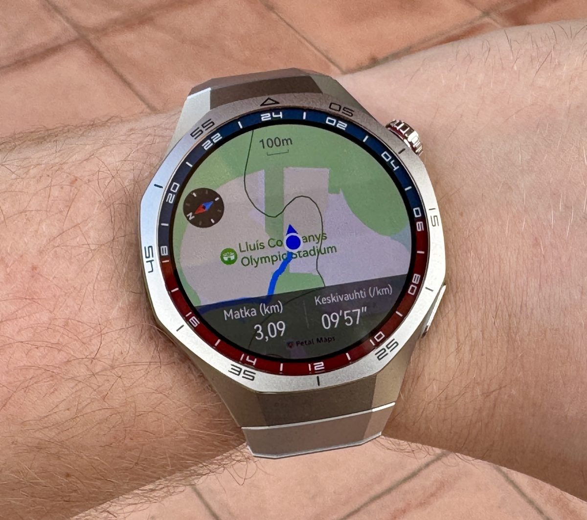 Huawei Watch GT 5 Pron muistiin voi tallentaa offline-kartat.