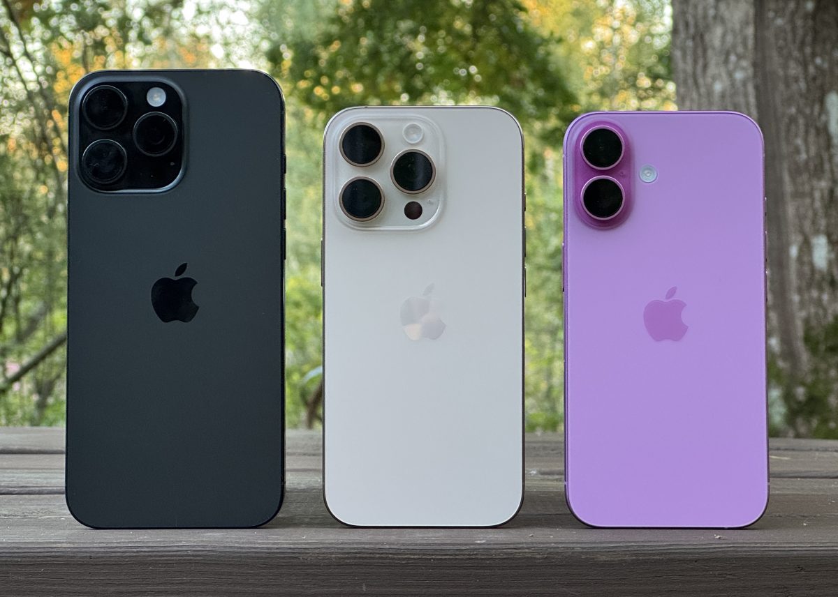 Mustatitaani iPhone 16 Pro Max, arotitaani iPhone 16 Pro ja pinkki iPhone 16.