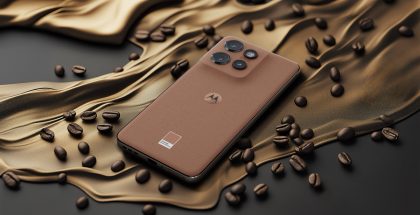 Motorola Edge 50 Neo vuoden 2025 Pantone-värissä Mocha Mousse.