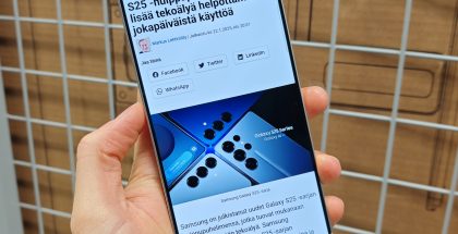 Samsung Galaxy S25 Ultra on hieman edeltäjäänsä sirompi, mutta silti varsin kookas älyouhelin.