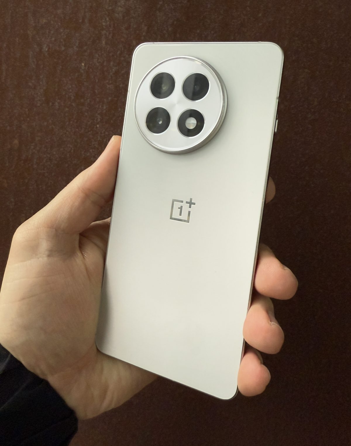 OnePlus 13R:n vahvuuksia ovat suorituskyky ja akunkesto.