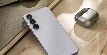 Kuvassa Samsung Galaxy S25.