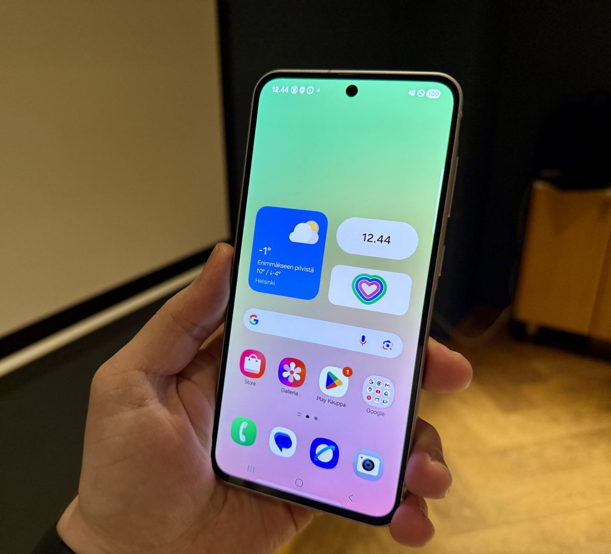 Samsung Galaxy A56 5G:ssä on 6,7 tuuman ja 120 hertsin AMOLED-näyttö.