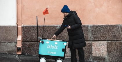 Coco-robotit toimittavat Wolt-tilauksia ravintoloista - aluksi Kampissa.