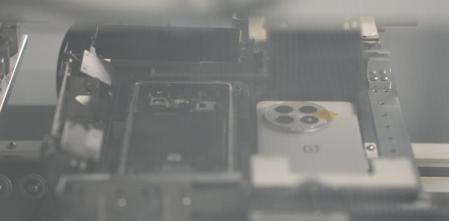 OnePlus raotti salaisuuden verhoa – pääsimme tutustumaan syvällisesti puhelinten kehitykseen, testaukseen ja tuotantoon