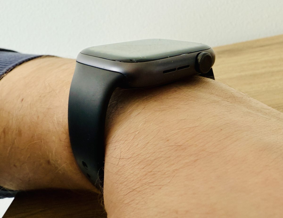 Äkkiseltään Honor Watch 5 muistuttaa huomattavasti Apple Watchia muotoilultaan.