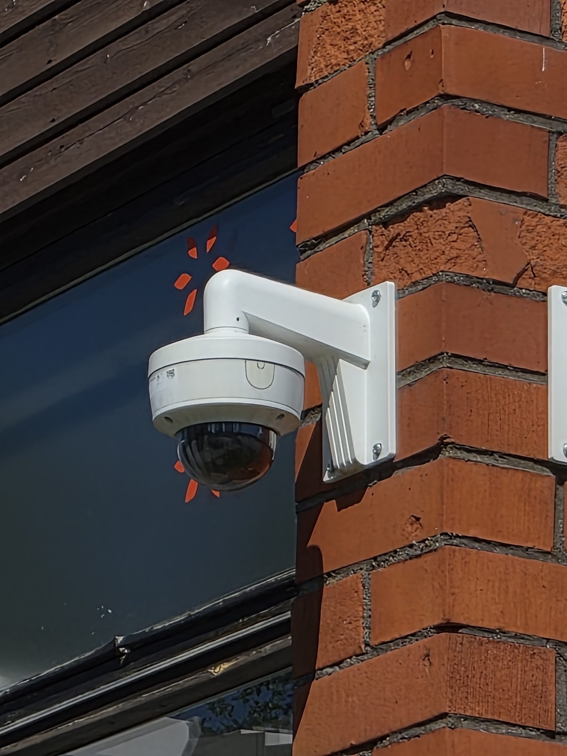 Pääkamera, 10x digitaalinen zoom.