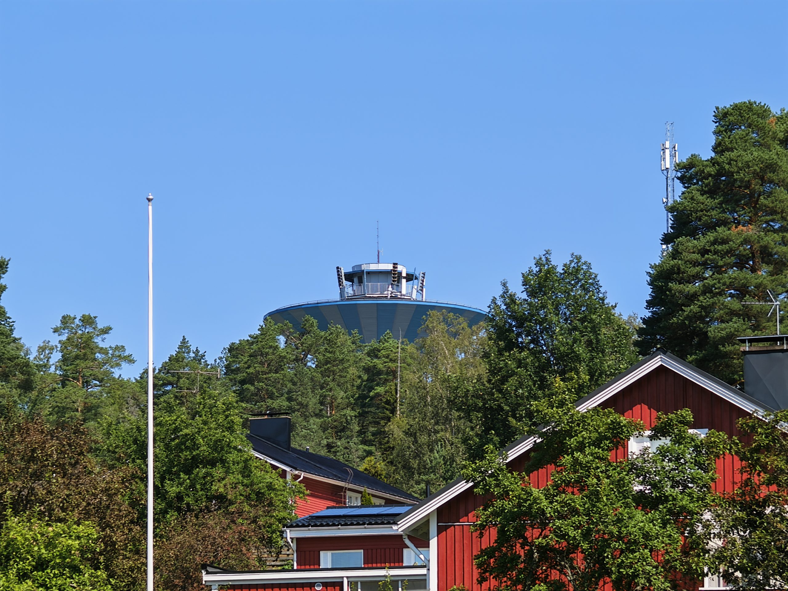 Telekamera, 3x optinen zoom.