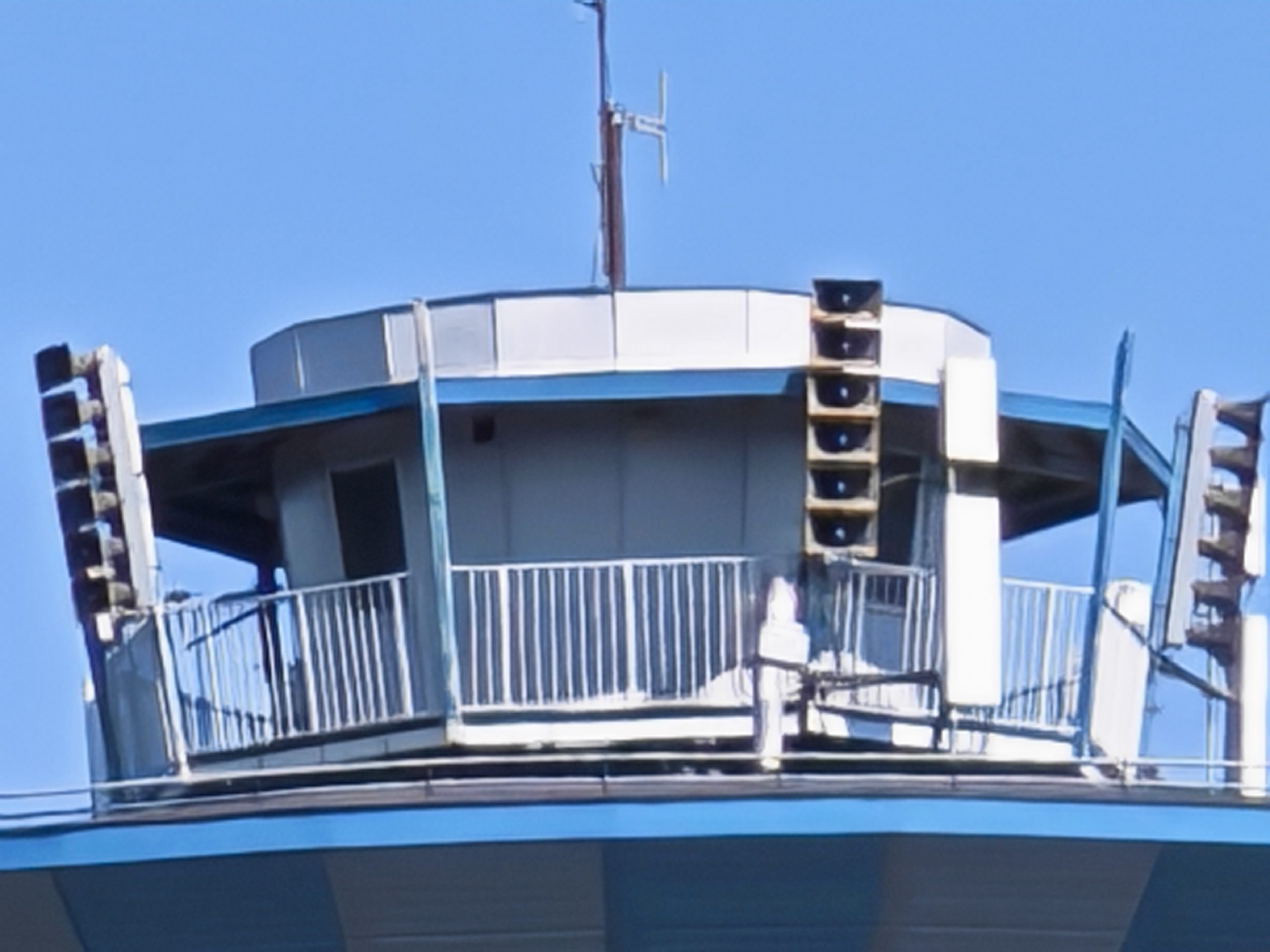 Telekamera, 50x digitaalinen zoom.