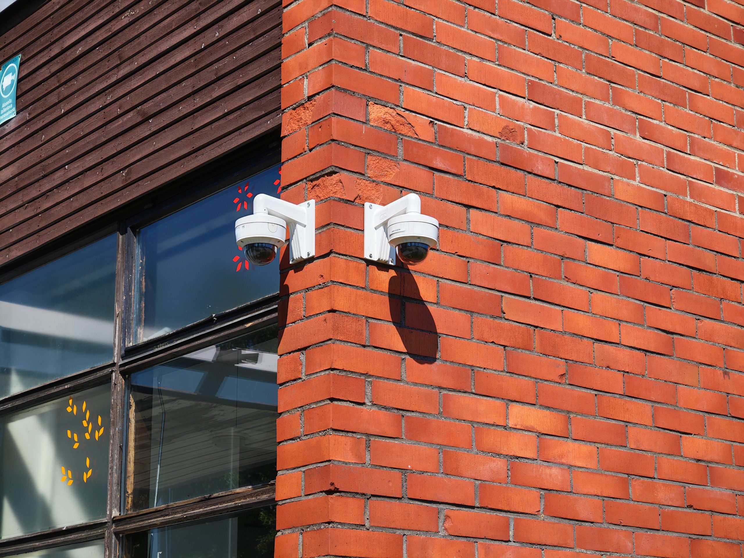 Telekamera, 2x optinen zoom.