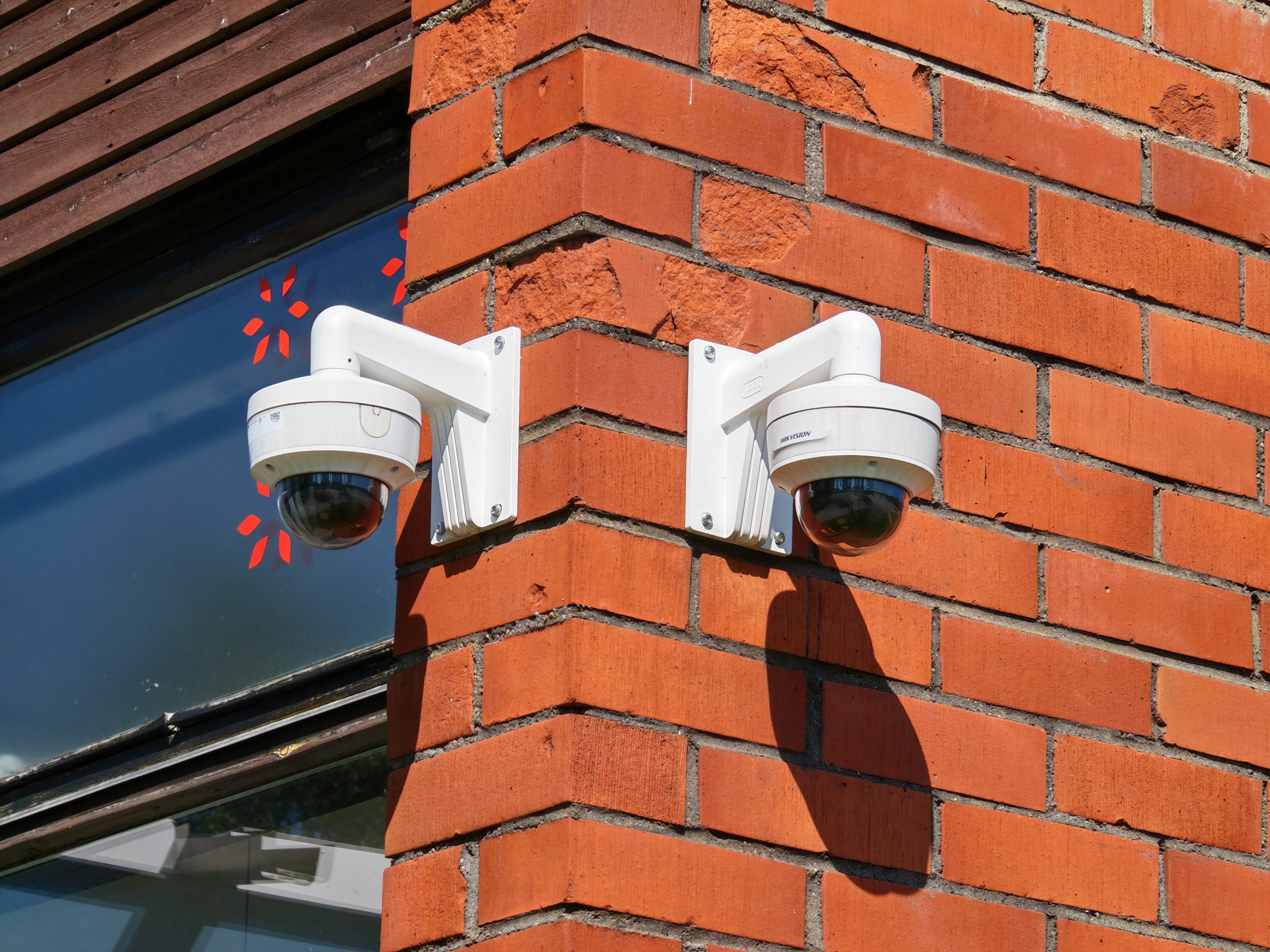 Telekamera, 3x optinen zoom.