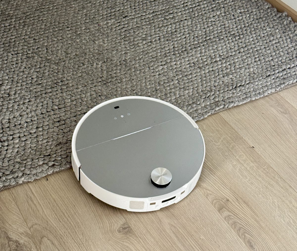 Useimmiten tämän maton reunan Roborock Saros 10 selvitti onnistuneesti, mutta välillä ei.