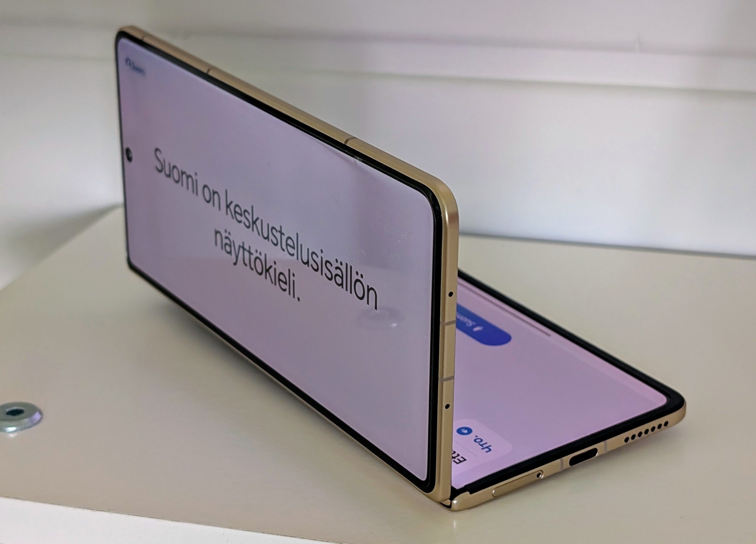 Kahden näytön samanaikainen käyttö takkuilee ajoittain.