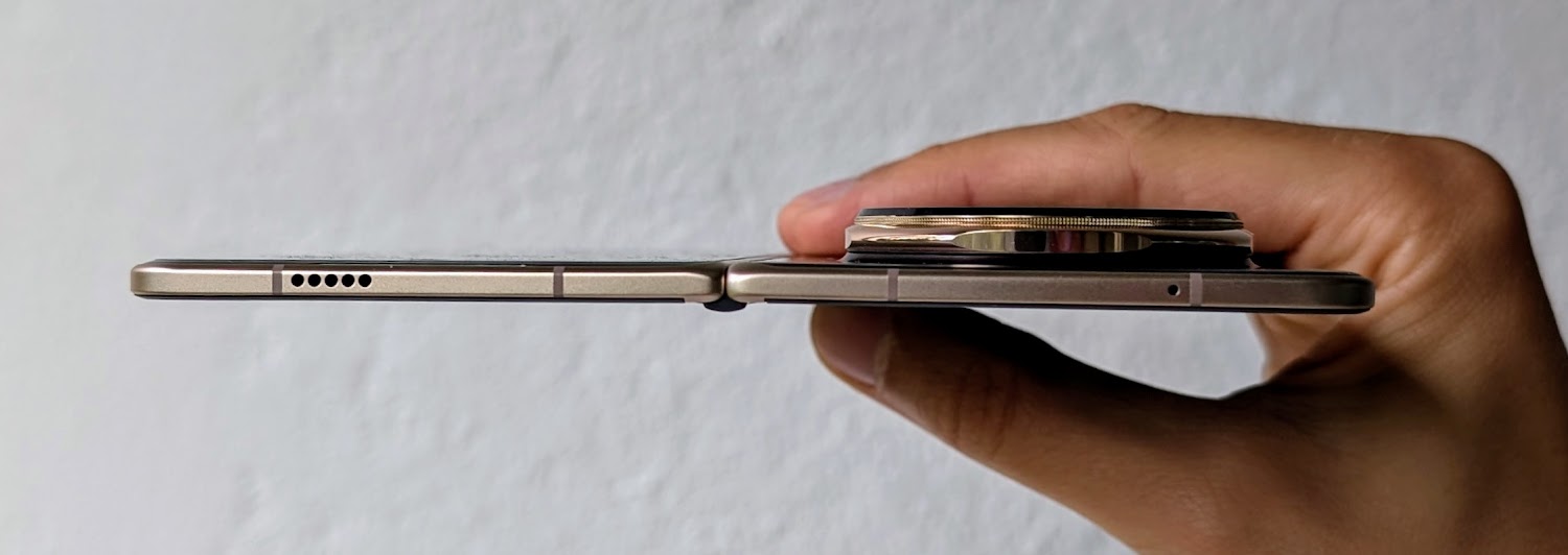 Honor Magic V5 on auki taitettuna todella ohut.