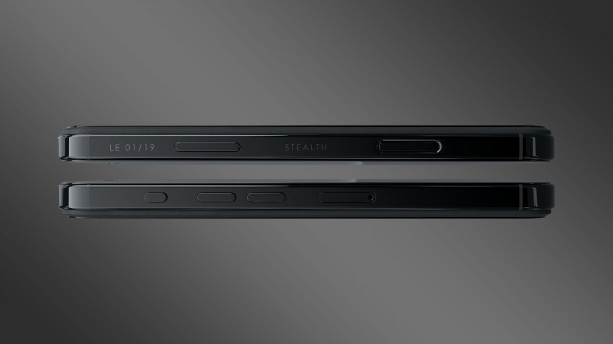 Caviar iPhone 17 Pro Max Stealth Titan sivulta.