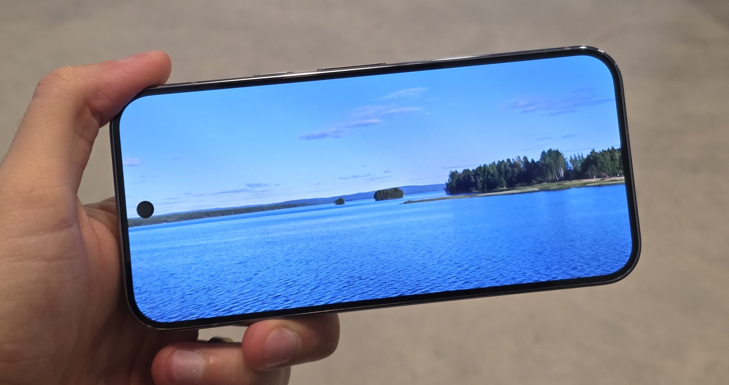 Näytönkirkkaus nousee erittäin korkealle Pixel 10 Prolla.