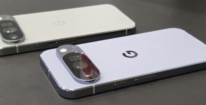 Etualalla Google Pixel 10 Pro, taustalla Pixel 9 Pro.