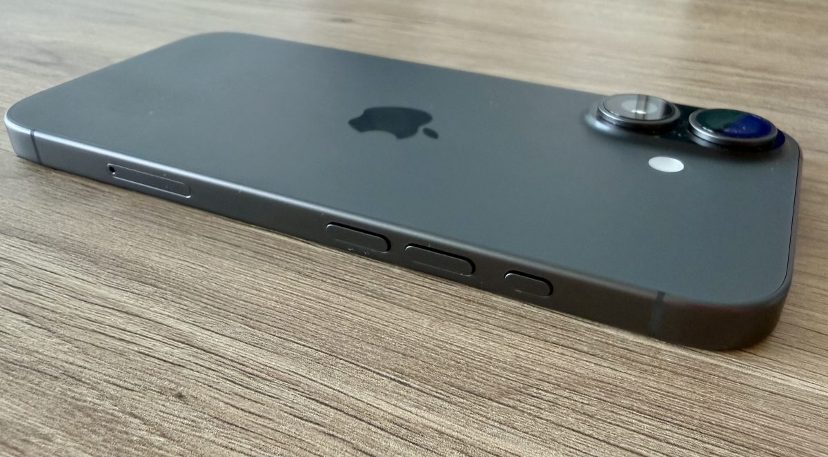 iPhone 17:ssä on nyt kaksi 48 megapikselin takakameraa.