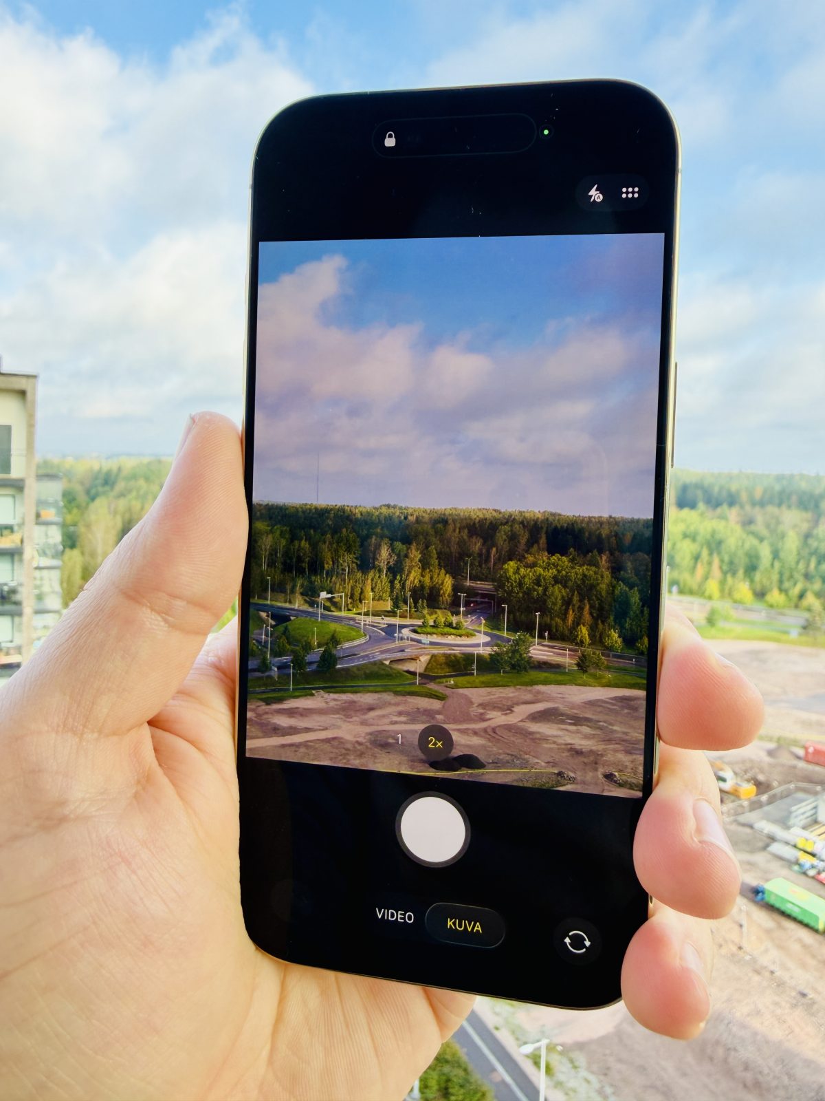 iPhone Airissa on vain yksi takakamera, jonka myötä Kamera-sovelluksessakin tarjolla on vain 1x- ja 2x-pikavalinnat.