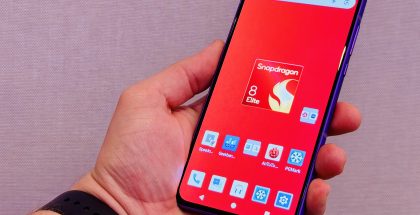 Snapdragon 8 Elite Gen 5:llä varustettu Qualcomm Reference Design -älypuhelin.