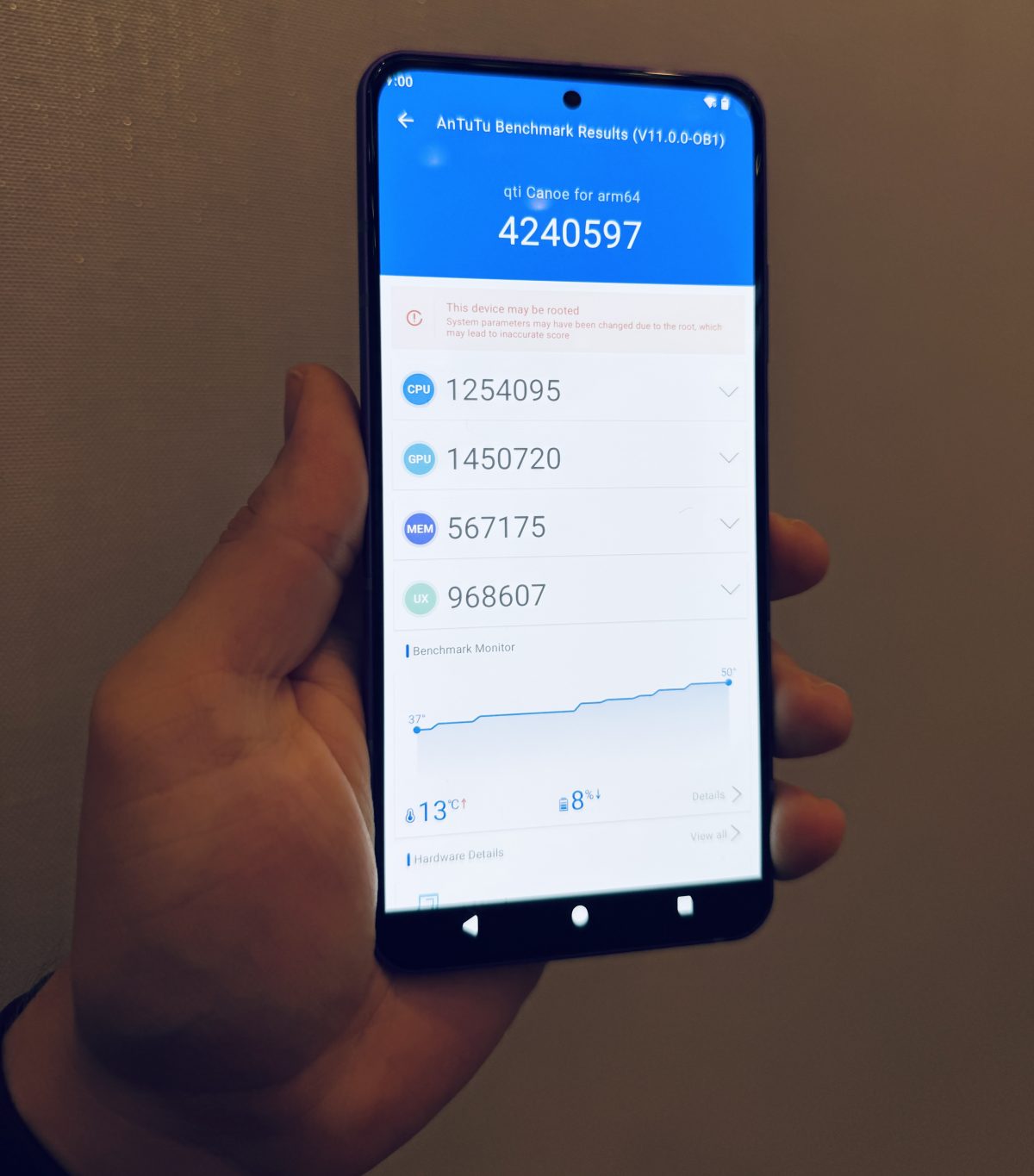 AnTuTussa Snapdragon 8 Elite Gen 5:llä varustettu Qualcomm Reference Design -puhelin löi pöytään kovat pisteet.