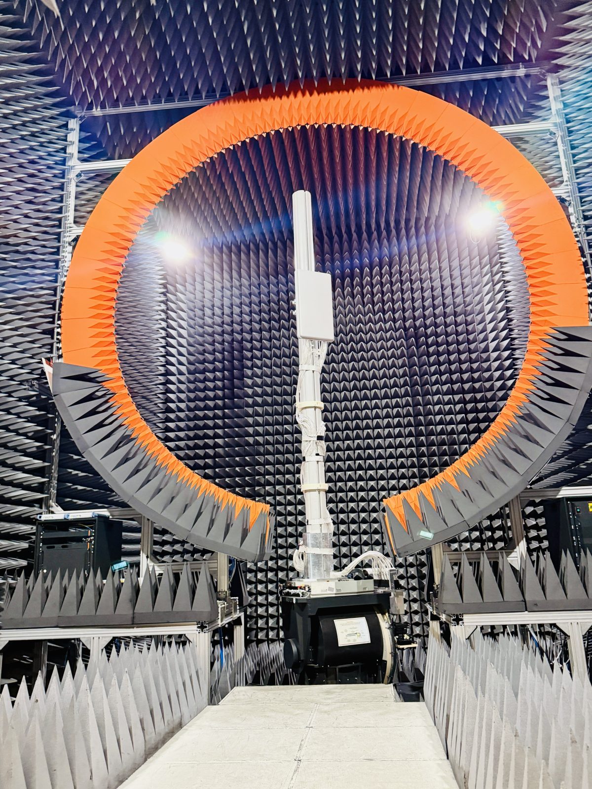 Tätä testikammiota OTAVA-tiloissa sai kuvata, uutta ja erikoisempaa ei.