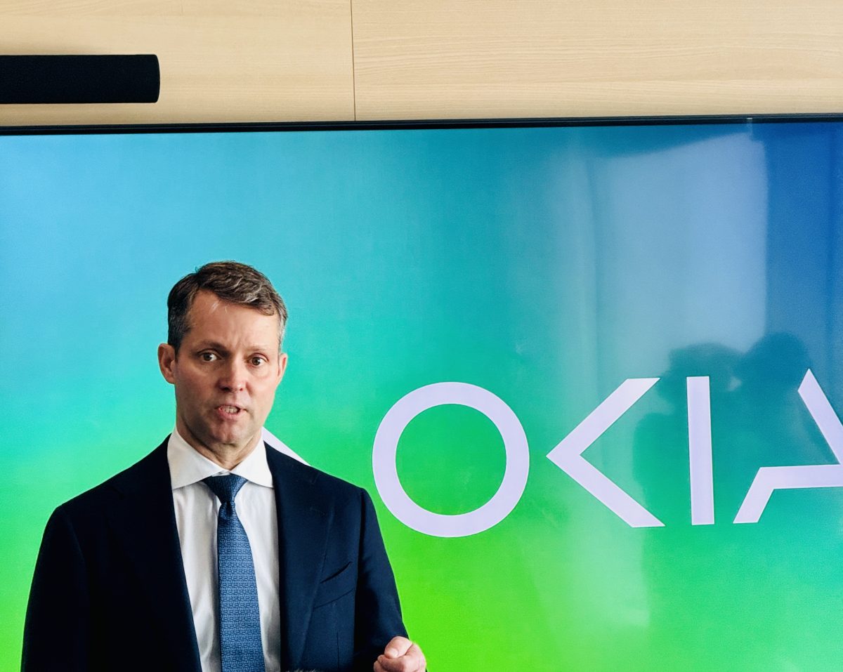 Nokian huhtikuun 2025 alussa aloittanut toimitusjohtaja Justin Hotard puhui perjantaina medioille Oulussa.