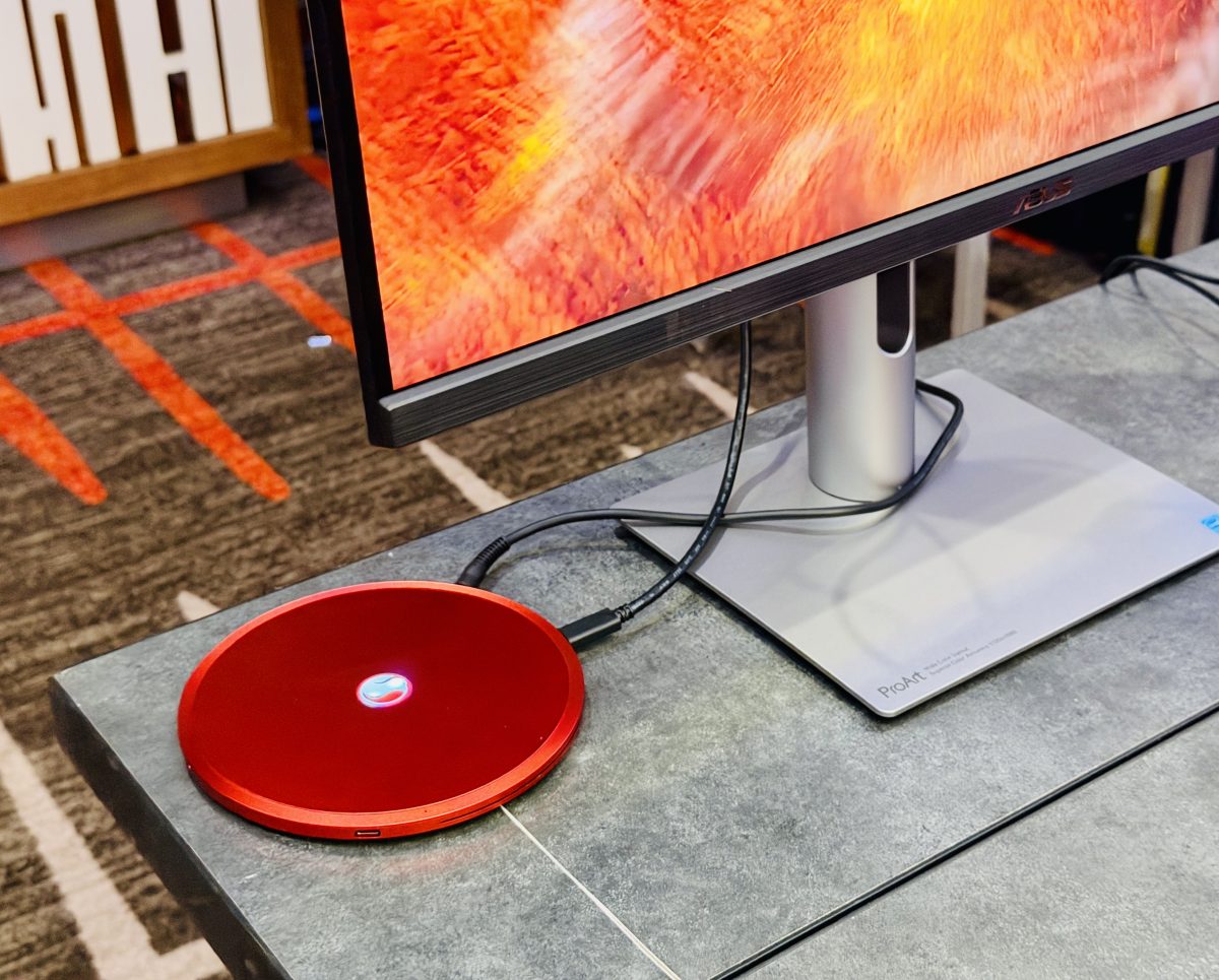 Qualcomm on esitellyt myös pienikokoista ohutta ja pyöreää mini-PC:tä, jollainen Snapdragon X2 Elite -piireillä voitaisiin toteuttaa.