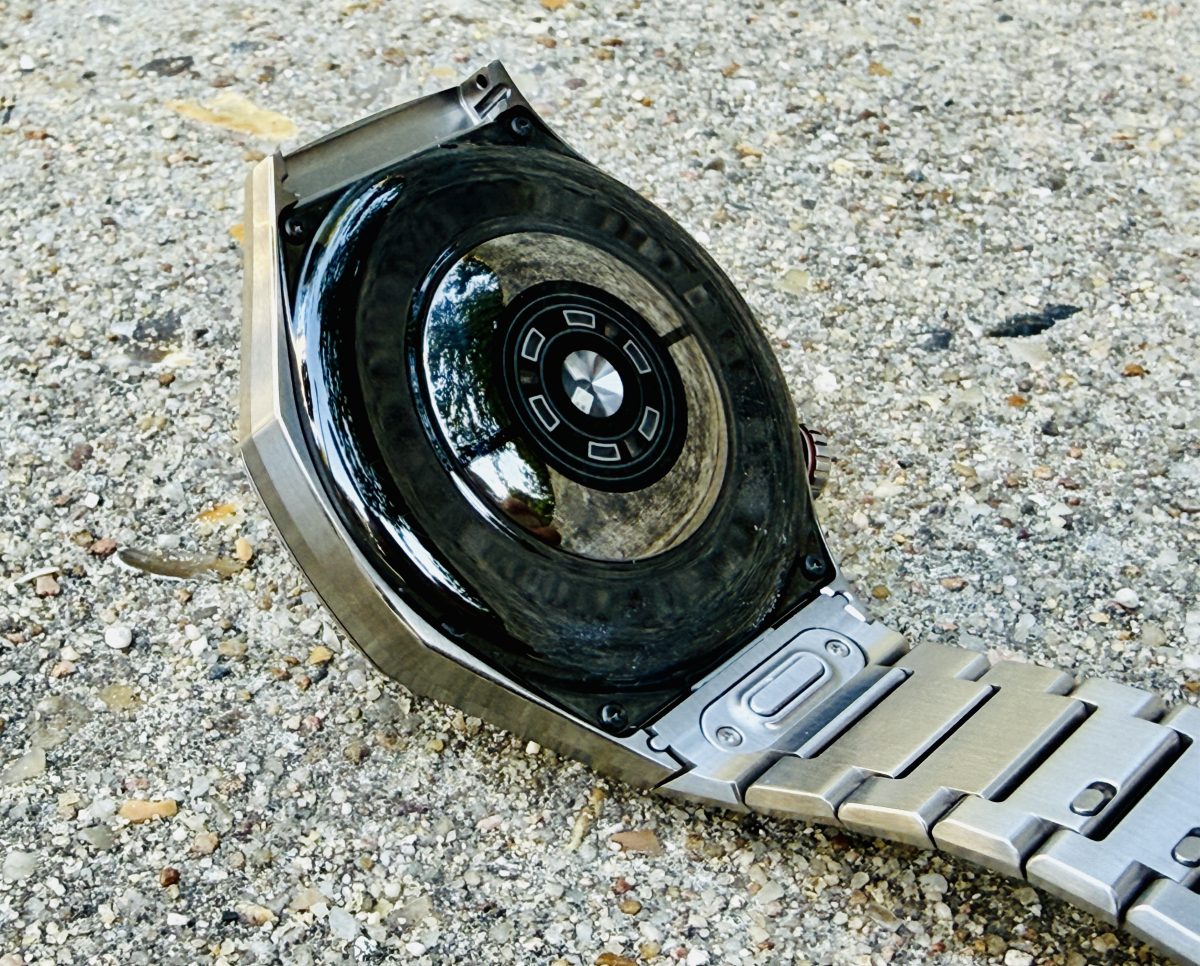 Huawei Watch GT 6 Prossa on nanokristalleja sisältävä keraaminen tausta.