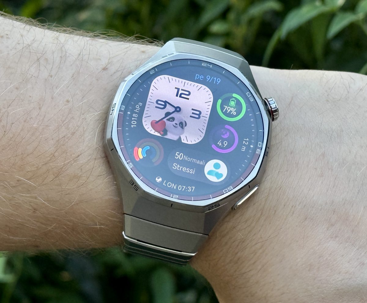 Yksi esimerkki erilaisesta kellotaulusta.