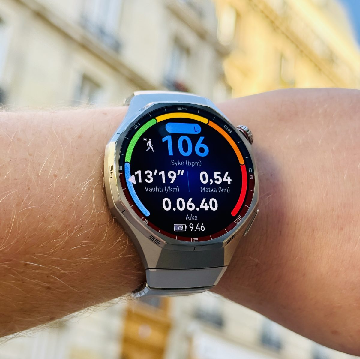Huawei Watch GT 6 Pron treeninäkymät ovat monipuolisia ja tarjoavat helposti tietoa esimerkiksi sykealueesta.