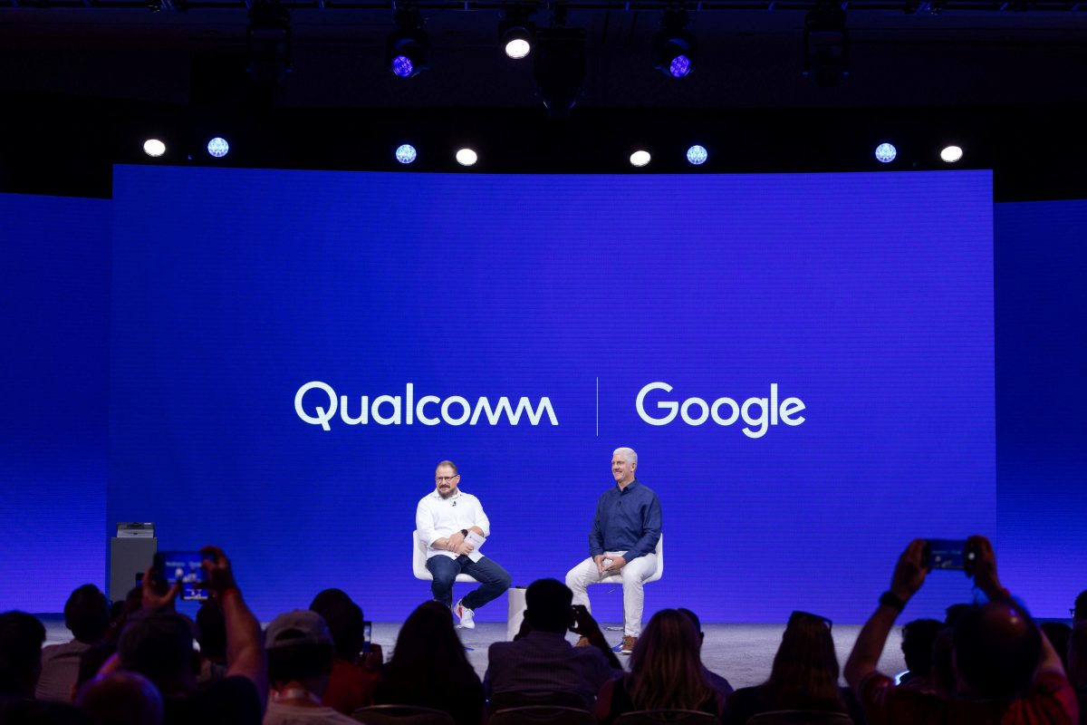 Qualcommin toimitusjohtaja Christiano Amon ja Google-johtaja Rick Osterloh keskustelivat Qualcommin Snapdragon Summit -tapahtumassa Havaijilla.