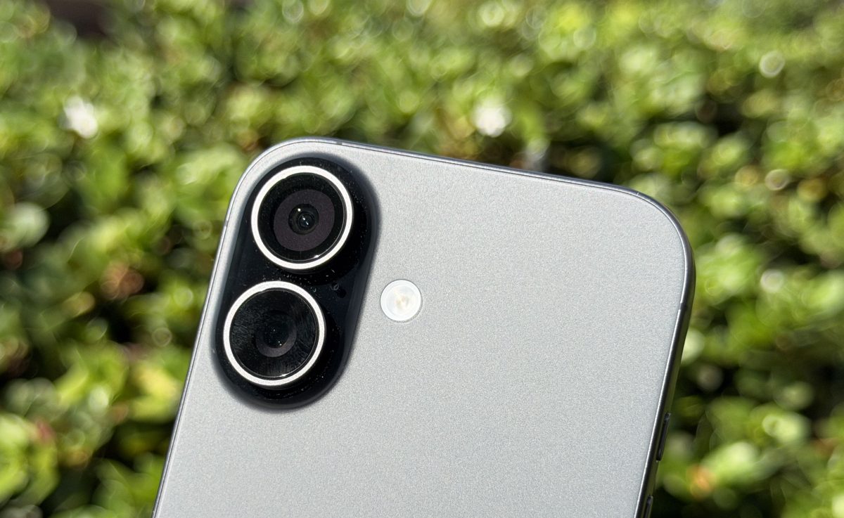 iPhone 17:ssä on kaksi 48 megapikselin takakameraa.