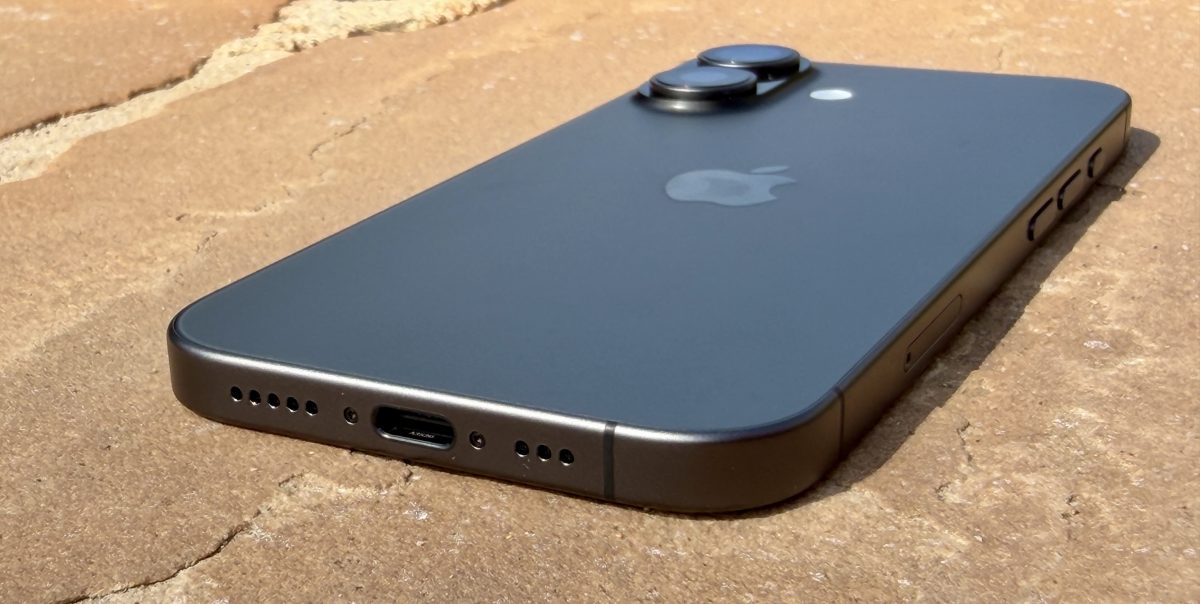 iPhone 17:n USB-C-liitäntä tarjoaa yhä vain USB 2.0 -nopeuden (480 Mbit/s), kun Pro-malleissa nopeus yltää 10 Gbit/s -tasolle (USB 3.2 Gen 2).