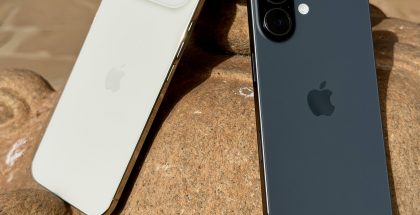 iPhone Airissa on takana vain yksi kamera. Rinnalla iPhone 17, joka tarjoaa pää- ja ultralaajakulmakameran.