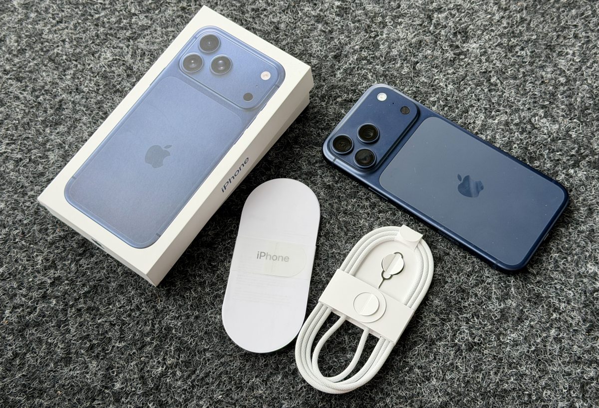 iPhone 17 Pro Maxin myyntipakkauksen sisältö.