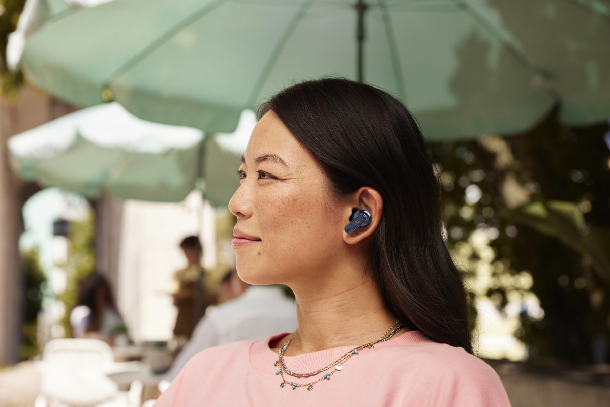 JBL Tour Pro 3 Blue Edition.