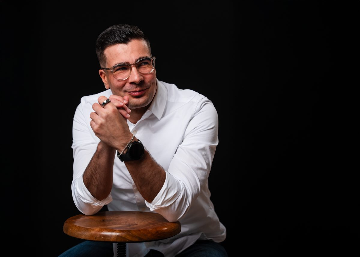 OnePlussan Suomen maajohtaja Elias Salmi.