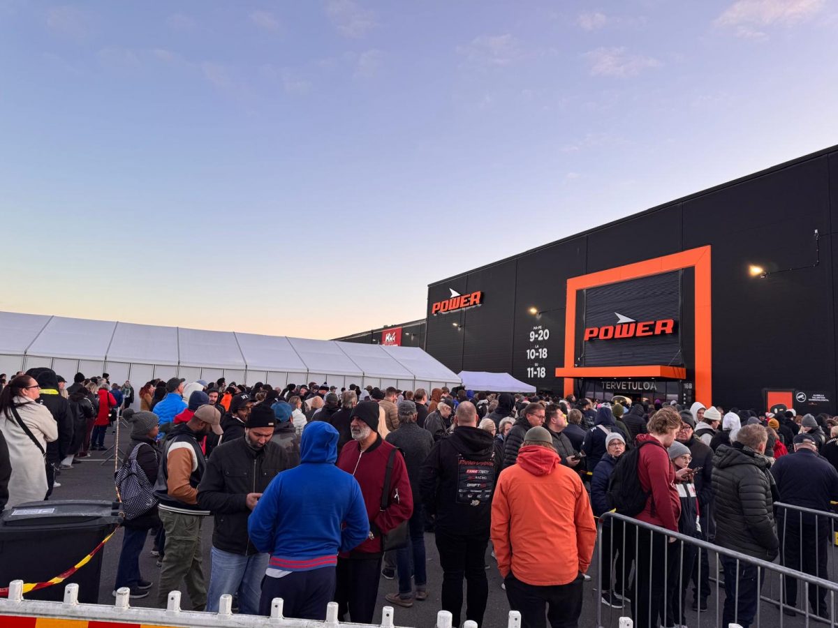 Powerin avajaiset keräsivät runsaasti asiakkaita Raisiossa.