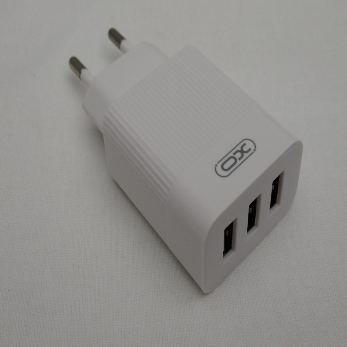 Vaaralliseksi osoittautunut XO-L72(EU)-laturi.