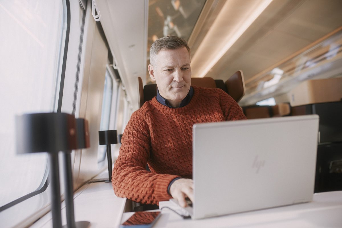 VR pyrkii parantamaan netin toimivuutta junissa.