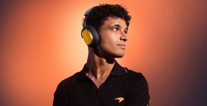McLarenin F1-kuljettaja Lando Norris ja Bowers & Wilkins Px8 S2 McLaren Edition.