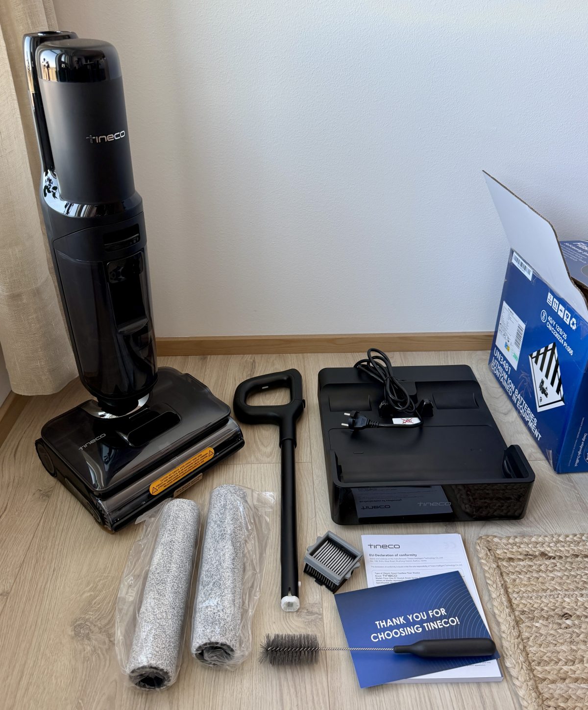 Tineco Floor One S7 Stretch Steam Plussan myyntipakkauksen sisältö.