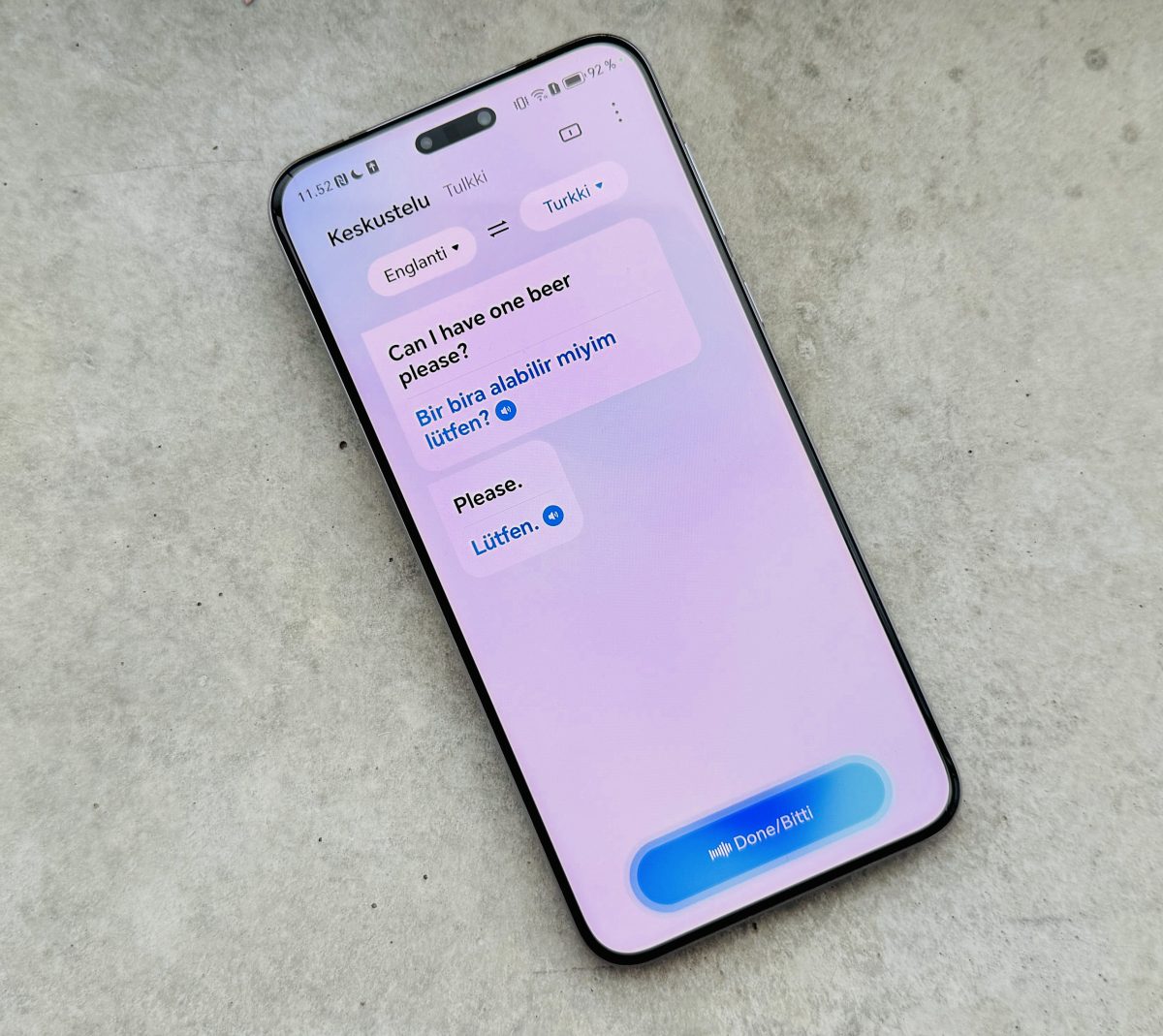AI-kääntäjä voi olla avuksi matkalla.