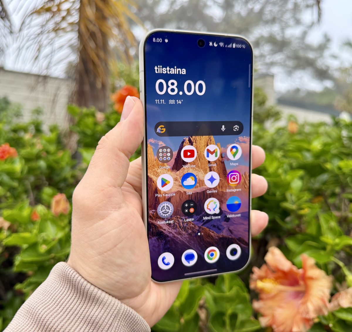 OnePlus 15:ssä on 6,78 tuuman ja 165 hertsin AMOLED-näyttö.