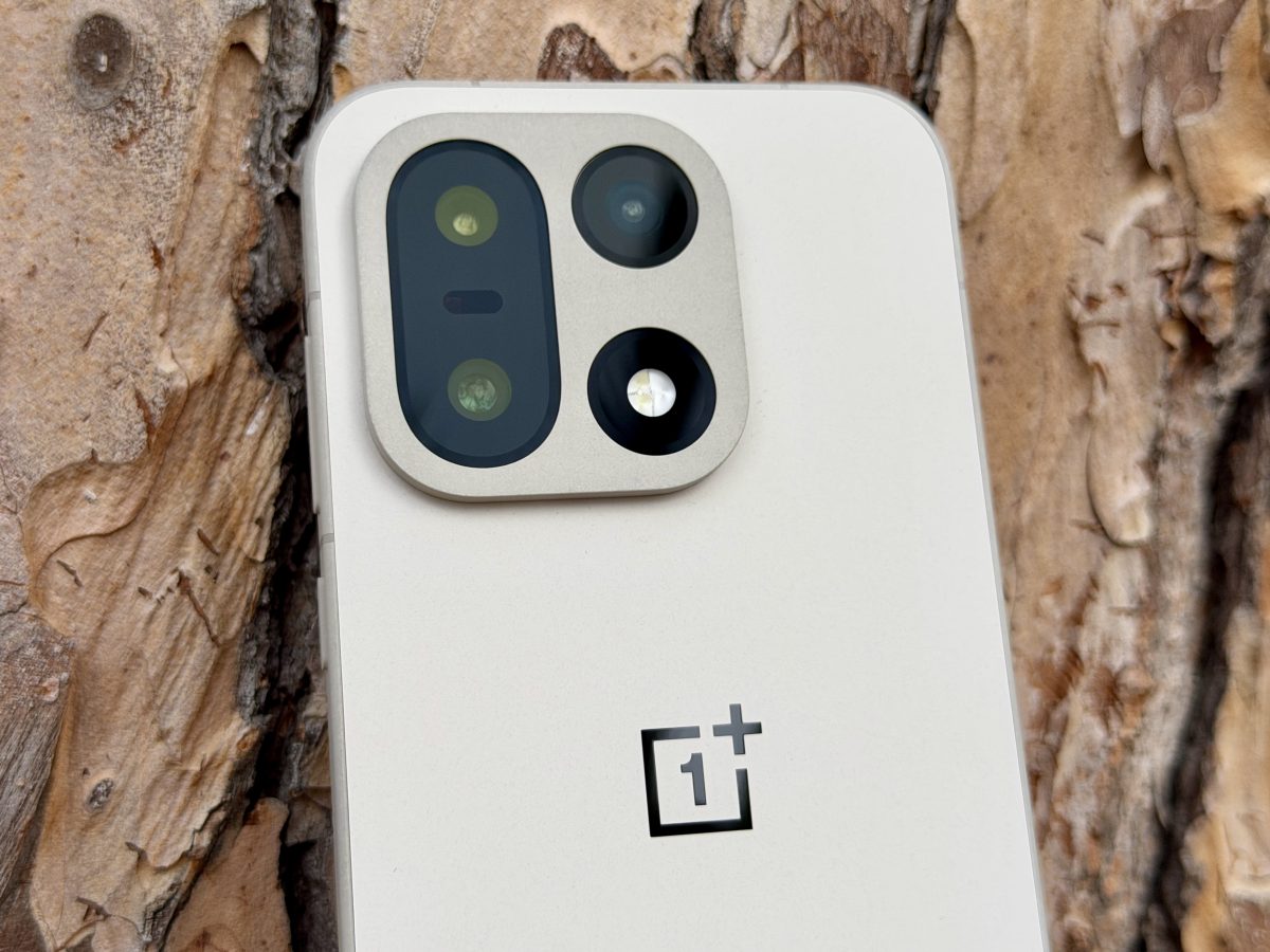 OnePlus 15:ssä on kolme 50 megapikselin takakameraa.